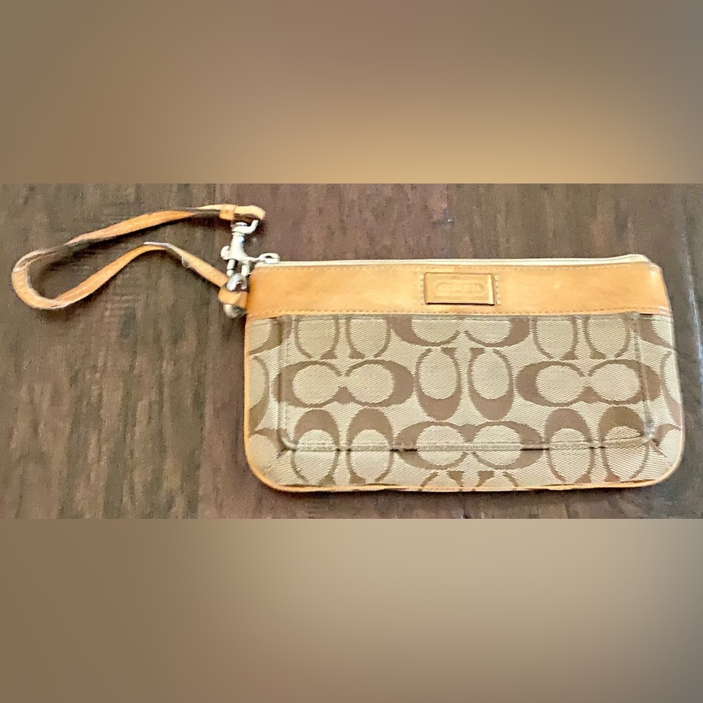 Coach Clutch Wristlet Bag Purse Coin Initial Vintage Tan